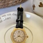ساعة ڤرزاتشي ذهبي اسود شامل علبه