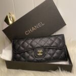 جزدان شانيل جلد حجم كبير