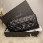 جزدان شانيل جلد حجم كبير