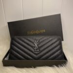 جزدان YSL حجم كبير