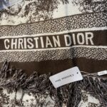 شال كتف ديور بني