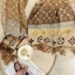 شال كنف LV الوان متدرجه