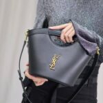 ysl اسود حجم وسط شامل علبه