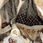 شال كتف LV الوان متدرجه