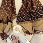 شال كتف LV الوان البني المتدرجه