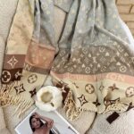 شال كتف LV الوان متدرجه