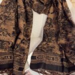 شال كتف ديور بني غامق