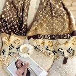 شال كتف LV الوان البيج المتدرجه