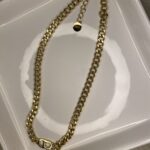 سنسال DIOR ذهبي